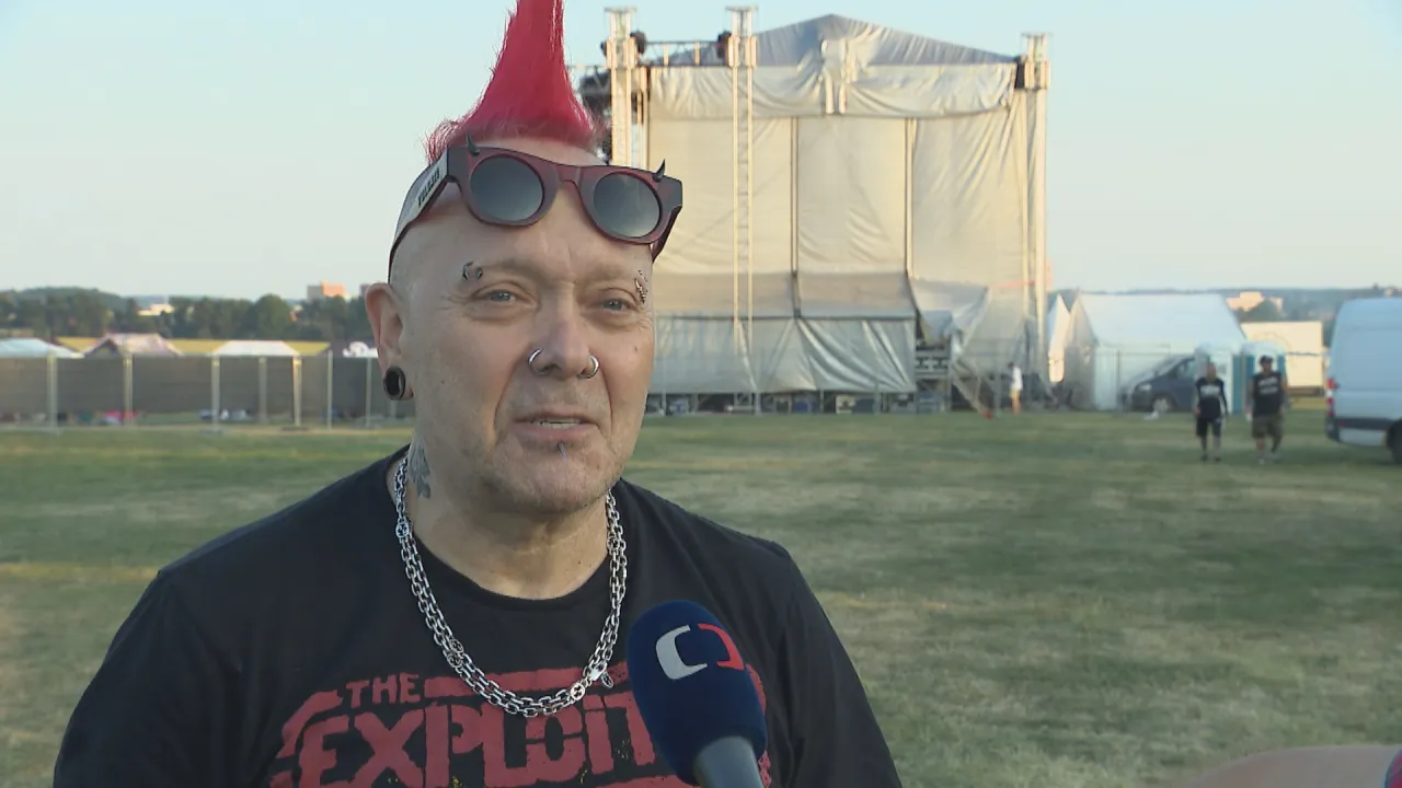 Abych psal, musím být rozzlobený, říká punker Wattie Buchan