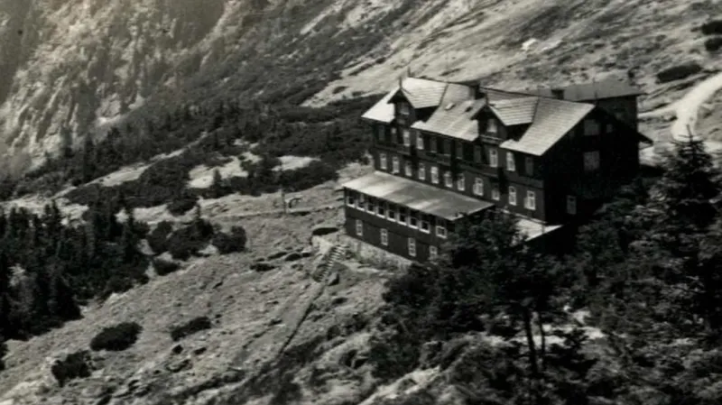 Původní Labská bouda, než vyhořela