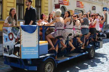 Praha může zakázat provoz pivních kol. Soud zamítl žalobu jejich provozovatelů