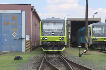 Železniční dopravci pátrají po strojvedoucích, slibují jim štědré mzdy. Vlaky již mají