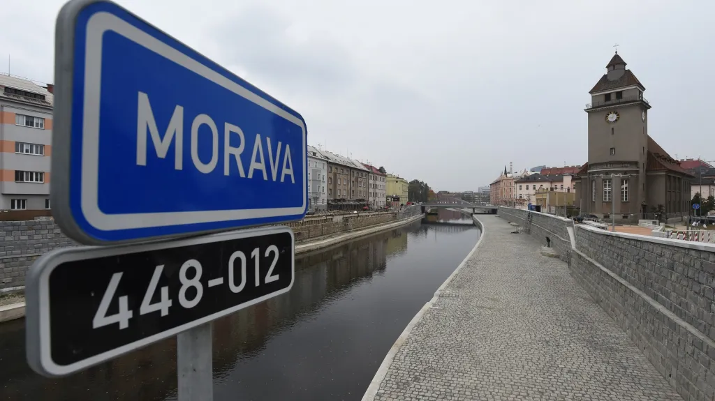 Náplavka podél řeky Moravy v Olomouci
