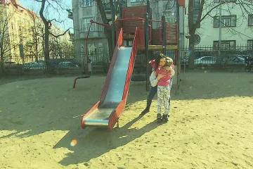 Ukrajinky hledají pro potomky místa v českých školkách, často marně. Ztěžuje to i cestu za prací