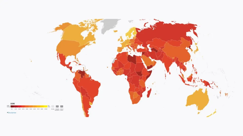 Index vnímání korupce TI. Tmavší barva značí horší výsledek