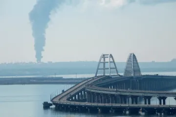 Ve skladu s ropnými produkty nedaleko Krymského mostu vypukl po útoku dronu požár