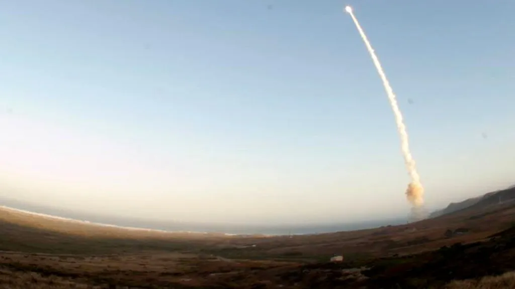 Interkontinentální balistická raketa