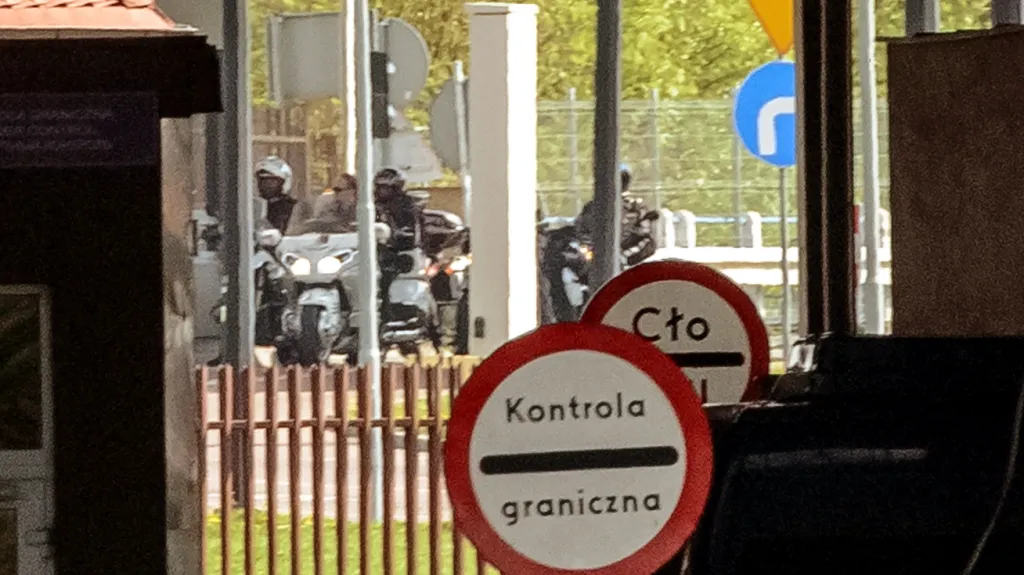 Ruští motorkáři na polské hranici