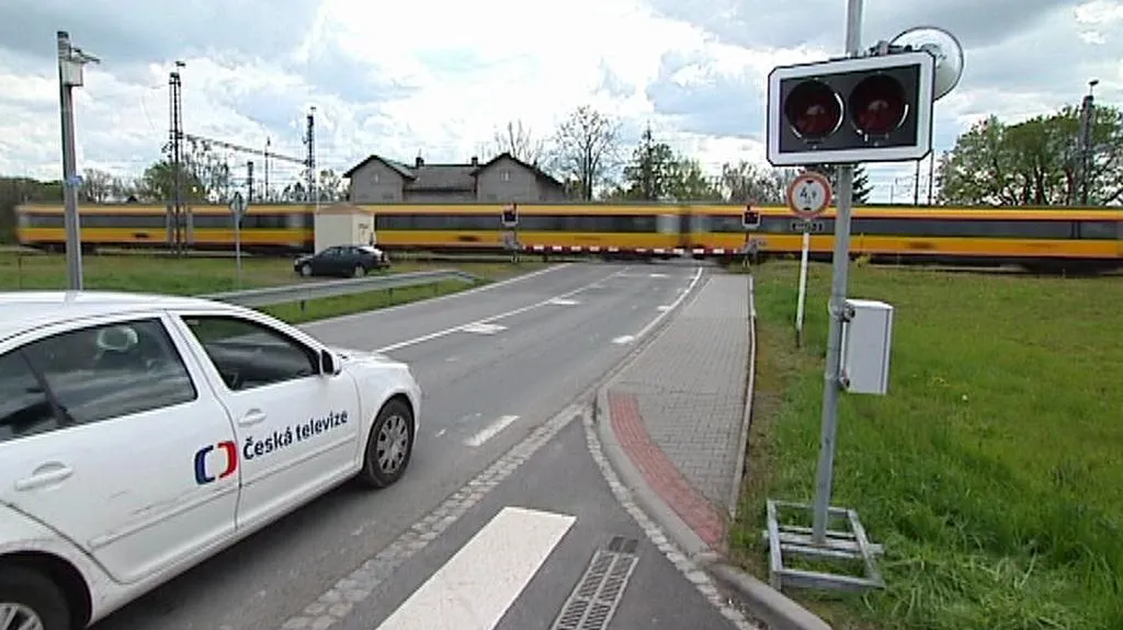 Druhá výstražná světla před přejezdem ve Studénce