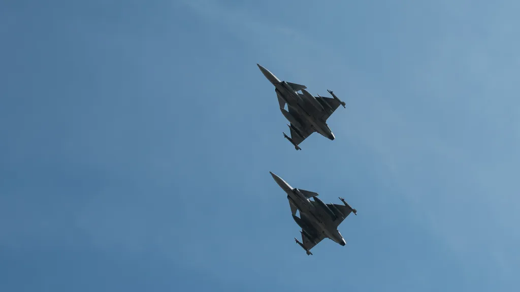 Přelet gripenů nad Vítkovem – archivní snímek