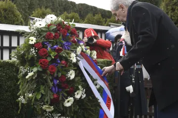 Prezident a další ústavní činitelé položili věnec na hrob T.G.M. 