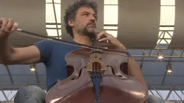 Dvořákův violoncellový koncert h moll zahraje Jiří Bárta