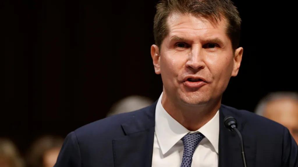 Bill Priestap z FBI před senátním výborem