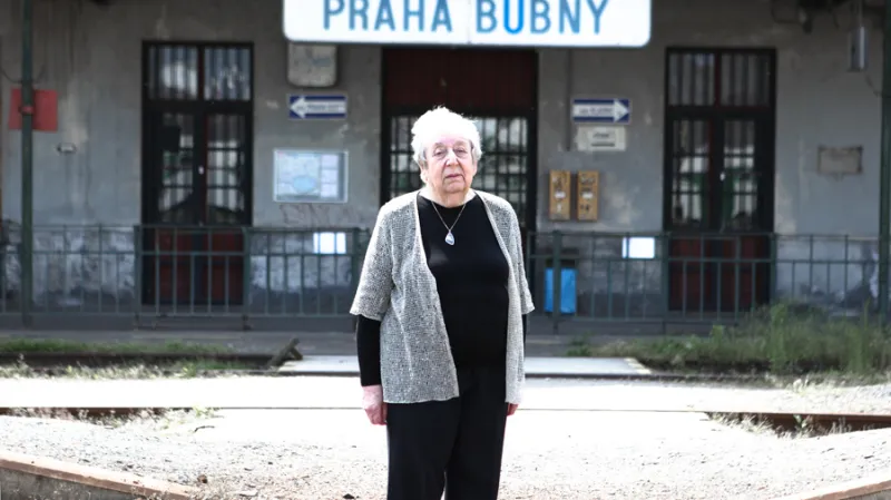 Pamětnice na židovské transporty smrti Helga Hošková