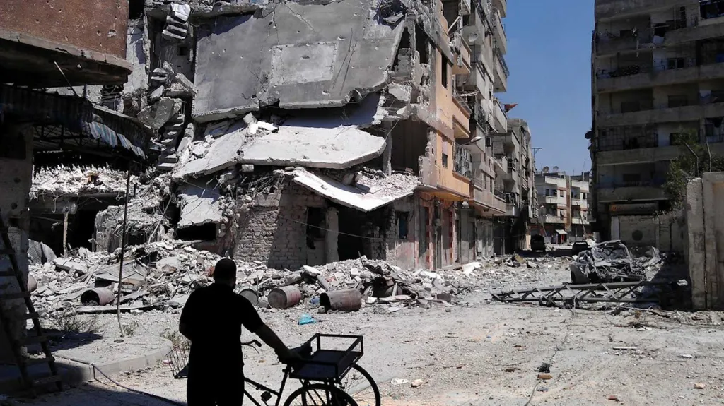 Zkáza ve městě Homs způsobená armádou syrského prezidenta Bašára Asada