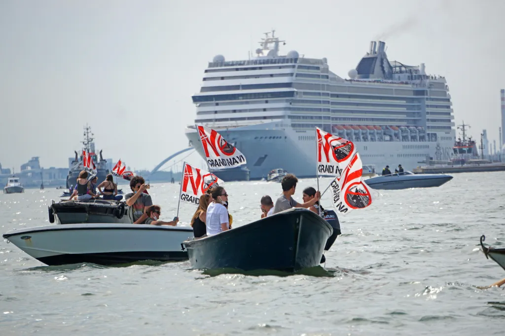 Před propuknutím pandemie do města jezdilo 25 milionů turistů ročně a radnice dokonce zavedla poplatky s cílem jejich počet omezit