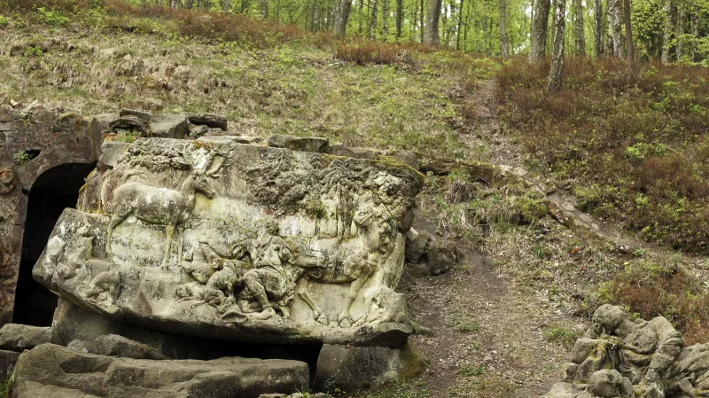 Betlém - soubor barokních soch v lese poblíž Kuksu