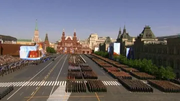 Události: Zeman v Moskvě vojenskou přehlídku vynechá