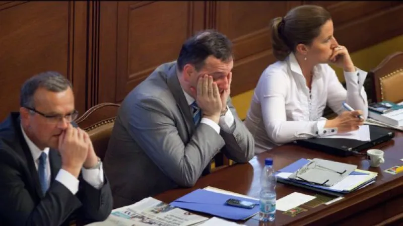 Osud vlády v rukou poslanců, projde vyšší DPH?