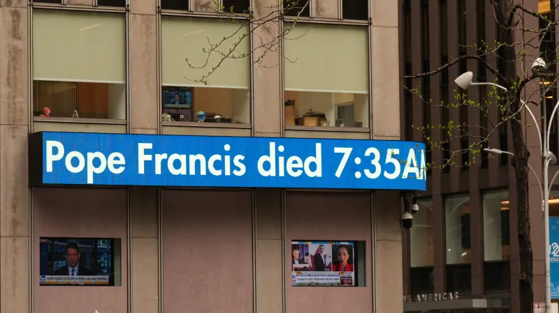 Oznámení papežovy smrti v New Yorku