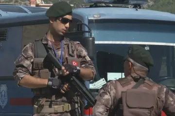 V Turecku začal proces s vojáky, kterým za zabití civilistů hrozí doživotí