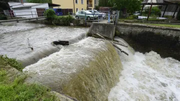Likvidace následků povodní a pátrání po ženě z Oskavy