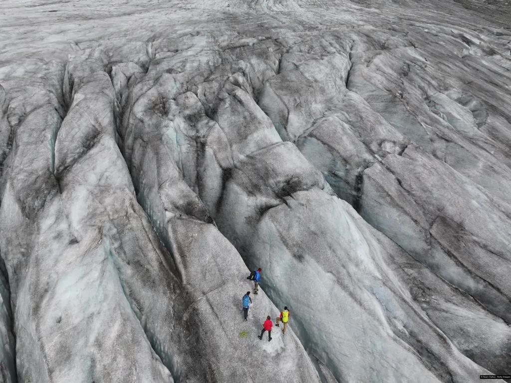 1. místo v kategorii Projekt Evropa (Sean Gallup, Getty Images / Vědci provádějí měření na tajícím ledovci Rhôny ve Švýcarsku)