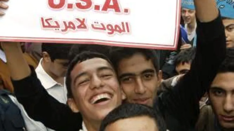 Protiamerická demonstrace v Teheránu