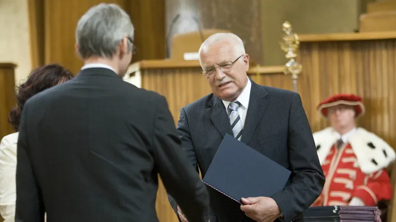 Klaus jmenuje profesory