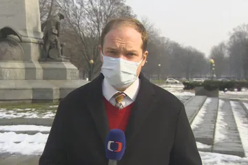 Polsko čelí třetí vlně koronaviru, masivně očkuje a mění podmínky na hranicích