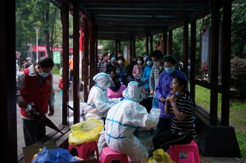 Čína začala testovat obyvatele jedenáctimilionového Wu-chanu. Denně téměř 50 tisíc lidí