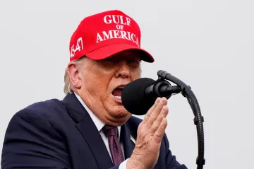 Trump nařídil úřadům ukončit využívání AI od Anthropicu