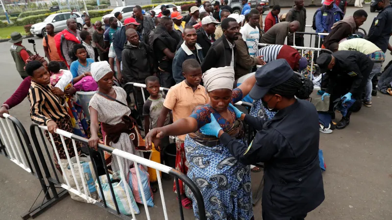 Lidé prchají z východního Konga do Rwandy