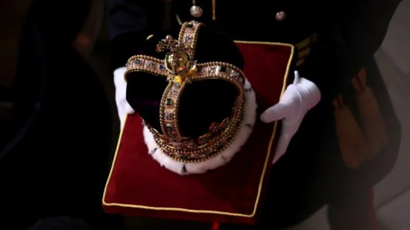 Koruna svatého Eduarda ze 17. století ve Westminsterském opatství,  Autor: Phil Noble,  Zdroj: Reuters