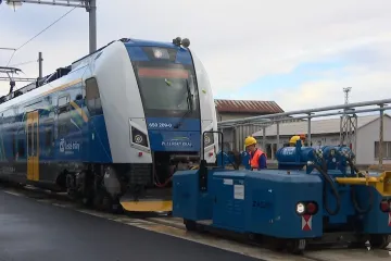 V Plzni vyrostla moderní hala pro opravu vlaků. Vejdou se do ní větší soupravy, výhodou je i automatika