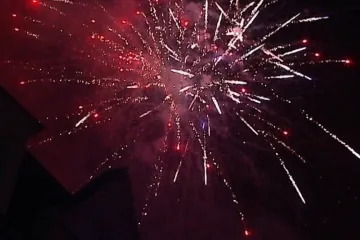 Silvestrovských ohňostrojů ubývá