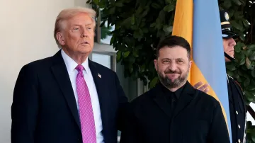 Americký prezident Donald Trump a jeho ukrajinský protějšek Volodymyr Zelenskyj na snímku ze 17. října 2025