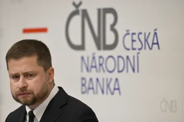 Česká národní banka zlepšila pro letošek odhad schodku veřejných financí