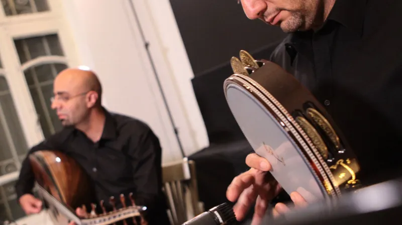 Tareq Jundi a Nasser Salameh zahrají 1. dubna v plzeňském kulturním centru Moving Station