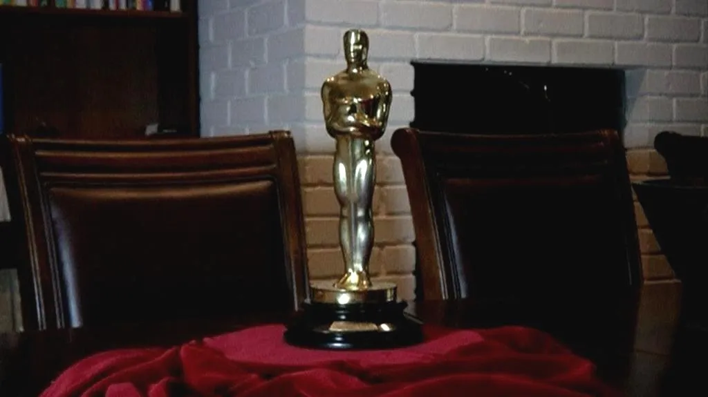 Soška Oscar v zákulisí aukční síně
