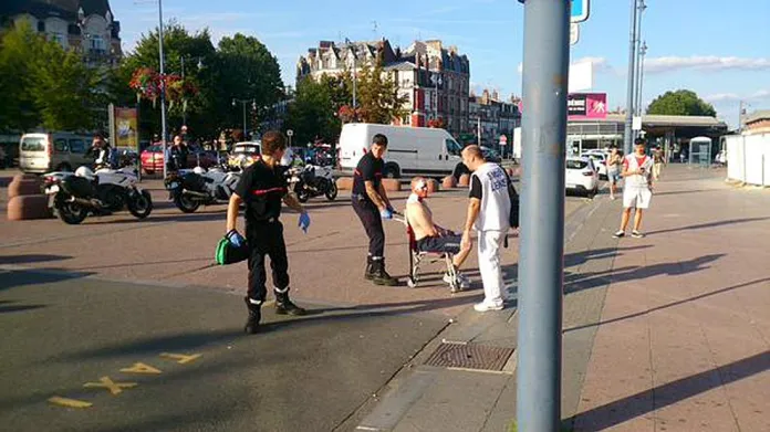Policie odváží jednu z obětí střelby v rychlovlaku Thalys