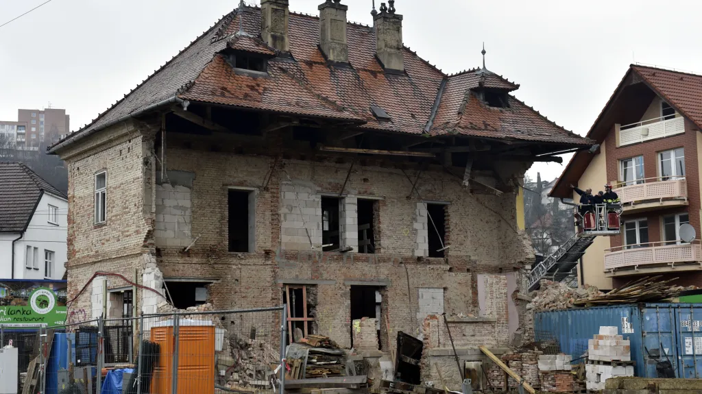 Poškozený dům v Sokolské ulici
