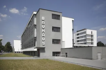 Umění je (i) řemeslo, upozornila před sto lety škola Bauhaus