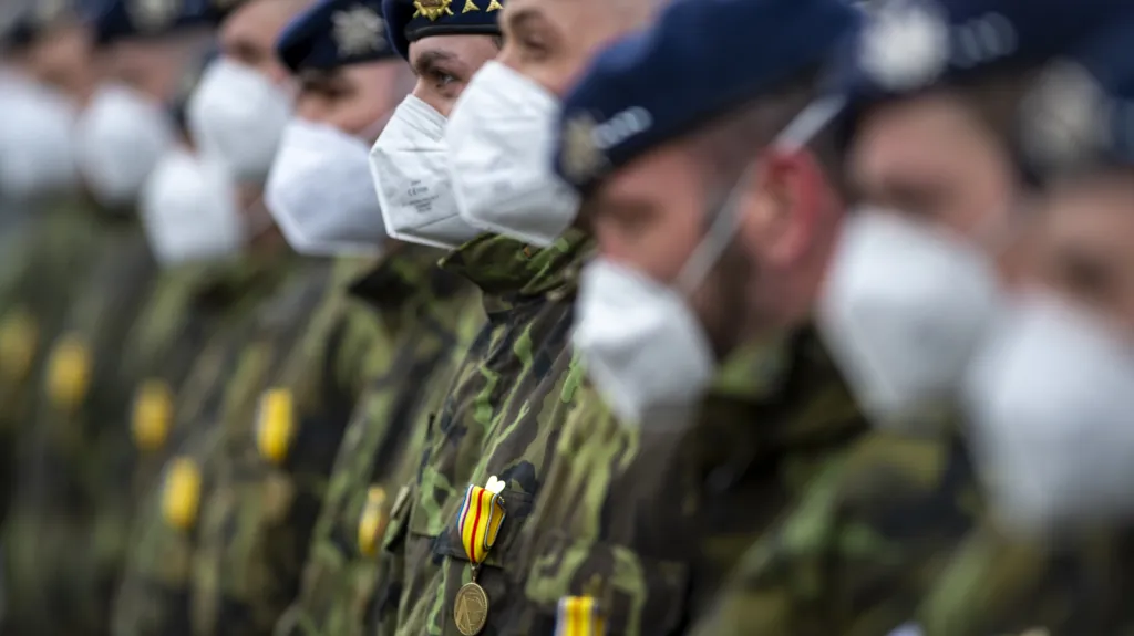 Čeští vojáci, kteří působili v Pobaltí, obdrželi pamětní medaile