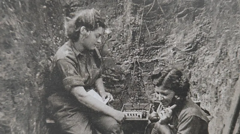 Spojařky na frontě