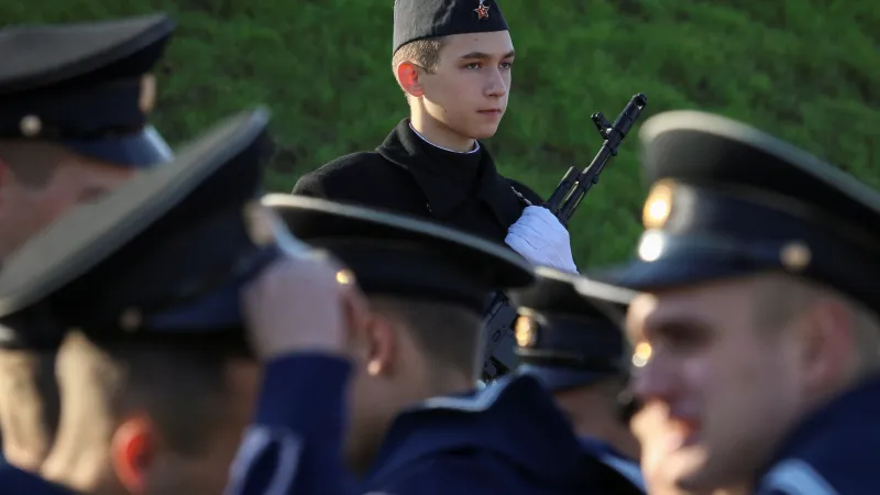 Členové ruské mládežnické militaristické organizace Junarmija během přísahy nových členů v Sevastopolu na okupovaném Krymu (říjen 2018)
