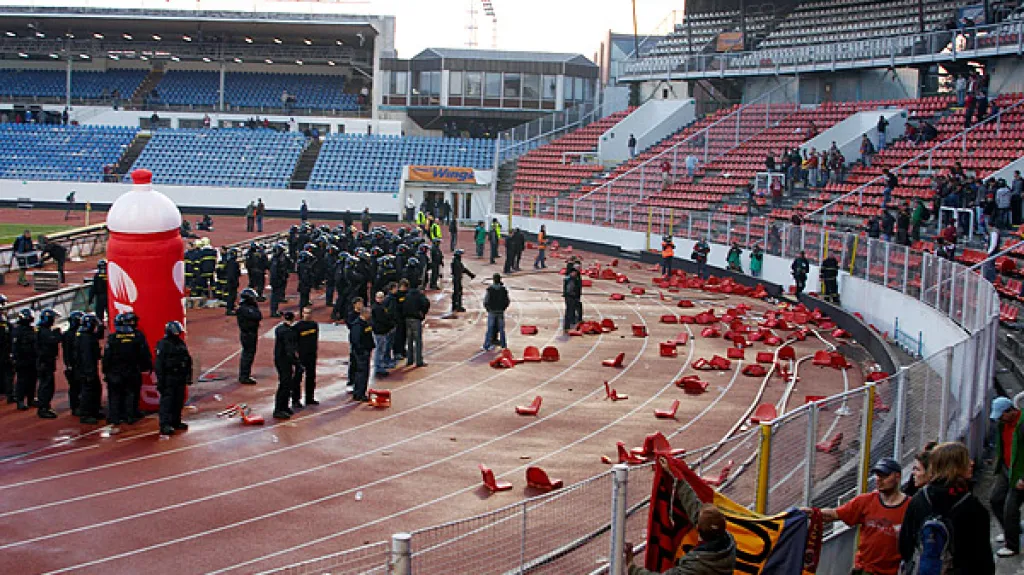 Řádění fanoušků