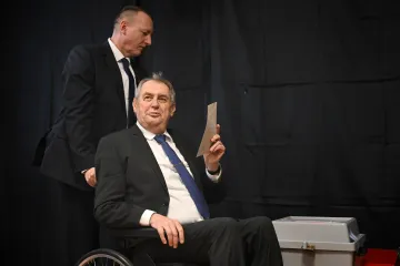 Zeman podpořil Babiše jako zkušenějšího a opozičního kandidáta