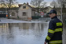 Labe ještě zůstává na nejvyšším stupni, v západních Čechách začíná sčítání škod po povodních