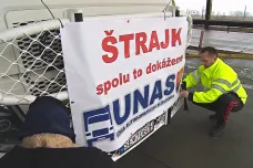 Slovenské kamiony znovu blokují hraniční přechody. Dopravci plánují protestovat i ve středu