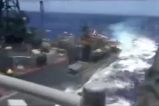 Od srážky dělily obří válečné lodě jen metry. Rusko a USA se viní z incidentu navzájem