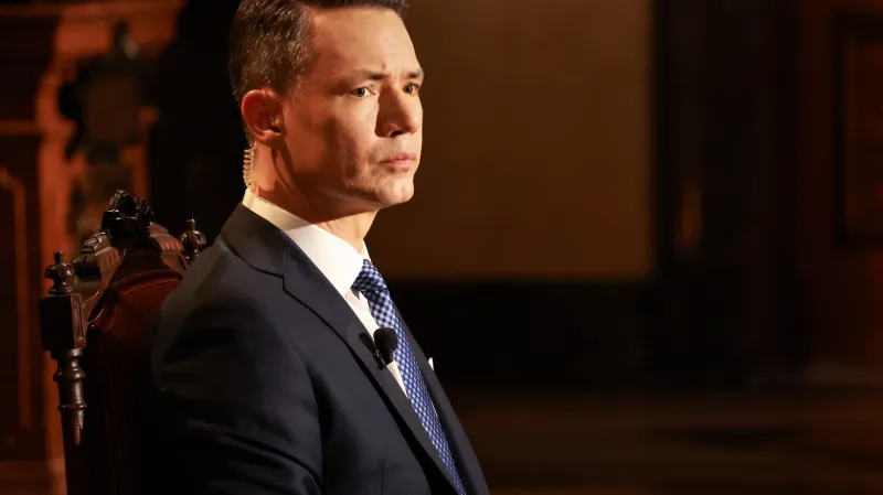 Moderátor Martin Řezníček v předvolebním duelu ČT